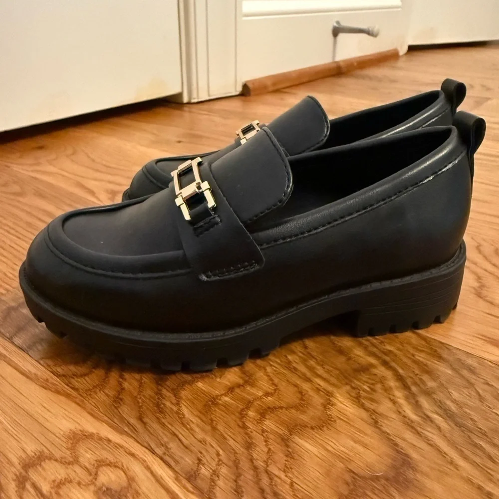 Gap Kids Toddler Black Loafers with Gold Detail Size 9